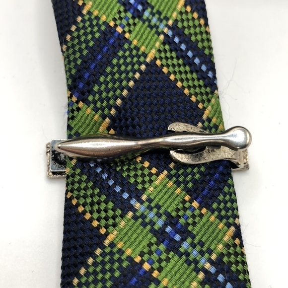 VINTAGE YCDBSOYA Tie Bar Clip Silver Tone with Rustic Background - Picture 2 of 7